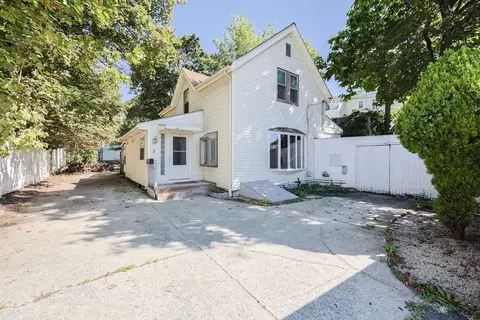 3 Strafford Pl, Westwood, MA 02090