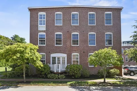 25 Cedar St #7, Amesbury, MA 01913