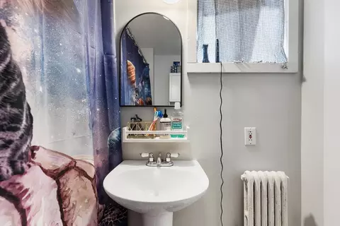 Bath - 12 Harold Ave, Gloucester, MA 01930 photo 1 of 1