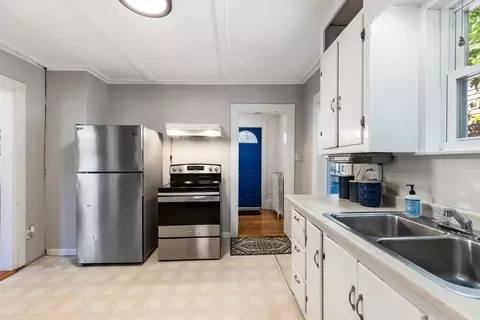 Entry Way - 12 Harold Ave, Gloucester, MA 01930 photo 1 of 3