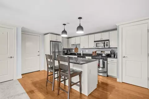 31 Elliott St #2B, Beverly, MA 01915