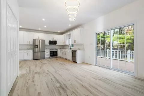 24 Bates St, Mendon, MA 01756 photo 5