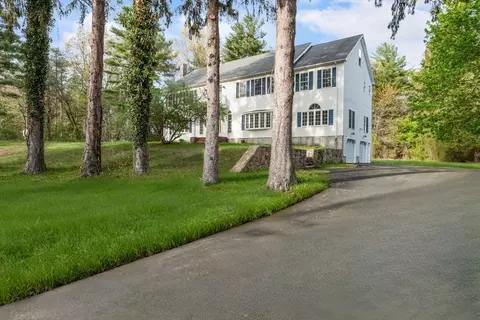 24 Bates St, Mendon, MA 01756 photo 2