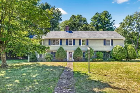 7 Yorkshire Dr, Lynnfield, MA 01940