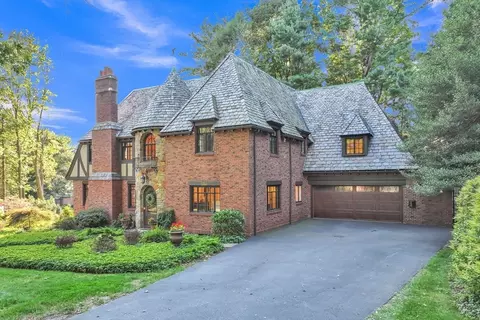 3 Westwood Dr, Worcester, MA 01609