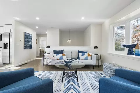 11 Pershing Dr, Falmouth, MA 02536
