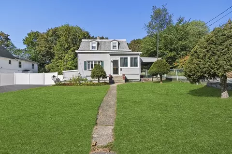 69 Eastern Ave, Woburn, MA 01801