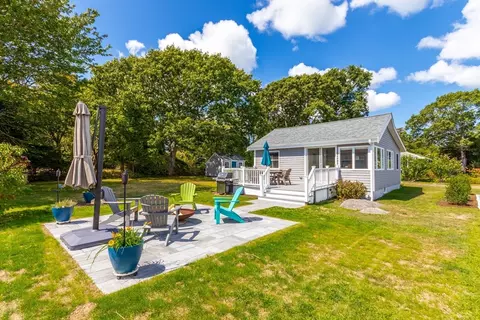 5 Island View Ave, Mattapoisett, MA 02739