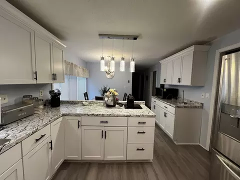 11 Calvin St, Springfield, MA 01104 photo 3