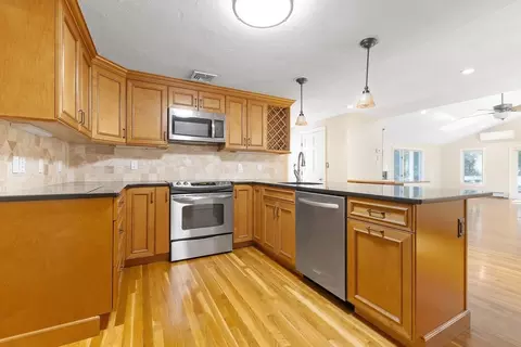 48 Taylor St, Needham, MA 02494 photo 8
