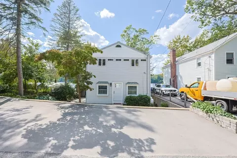 18 Lakeshore Dr, Hopkinton, MA 01748