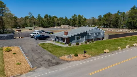 19 County Rd, Rochester, MA 02770