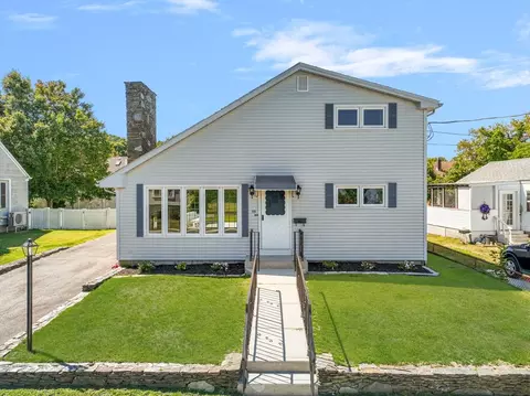 55 Buttonwood Rd, Dartmouth, MA 02748