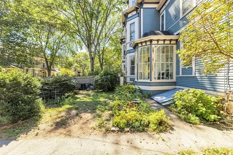 Exterior - 3 Gorham Ave #5, Brookline, MA 02445 photo 4 of 8