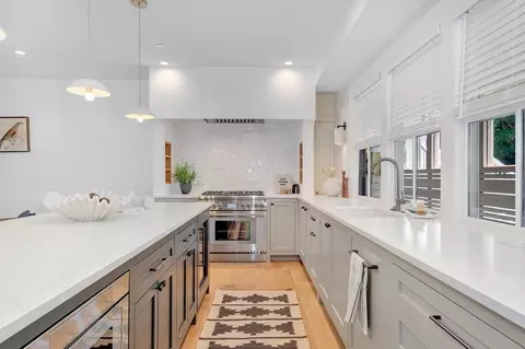 8 Milk St #A, Newburyport, MA 01950