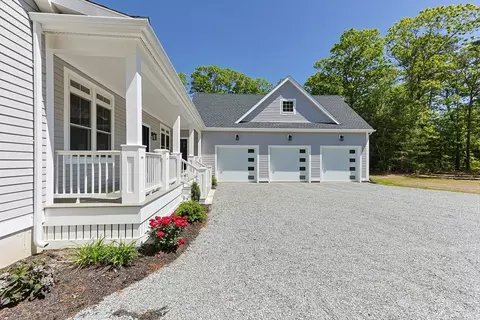 84 Hooppole Rd, Mashpee, MA 02649 photo 2