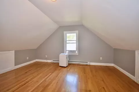 Bedroom - 296 Lincoln Rd, Barnstable, MA 02601 photo 3 of 7