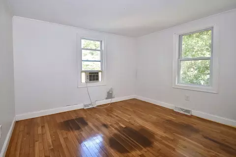 Bedroom - 296 Lincoln Rd, Barnstable, MA 02601 photo 1 of 7