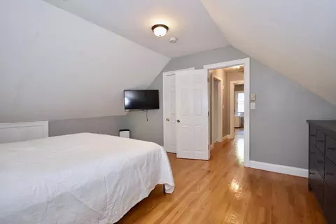 Bedroom - 296 Lincoln Rd, Barnstable, MA 02601 photo 7 of 7