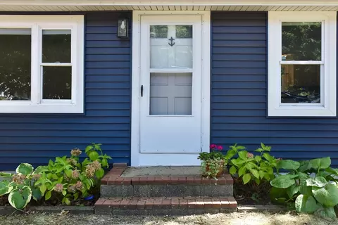 Exterior - 296 Lincoln Rd, Barnstable, MA 02601 photo 3 of 3