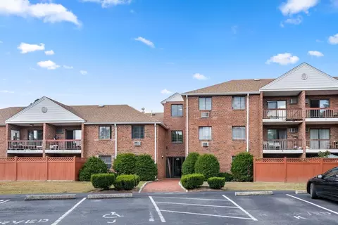 655 Saw Mill Brook Pkwy #11, Newton, MA 02459