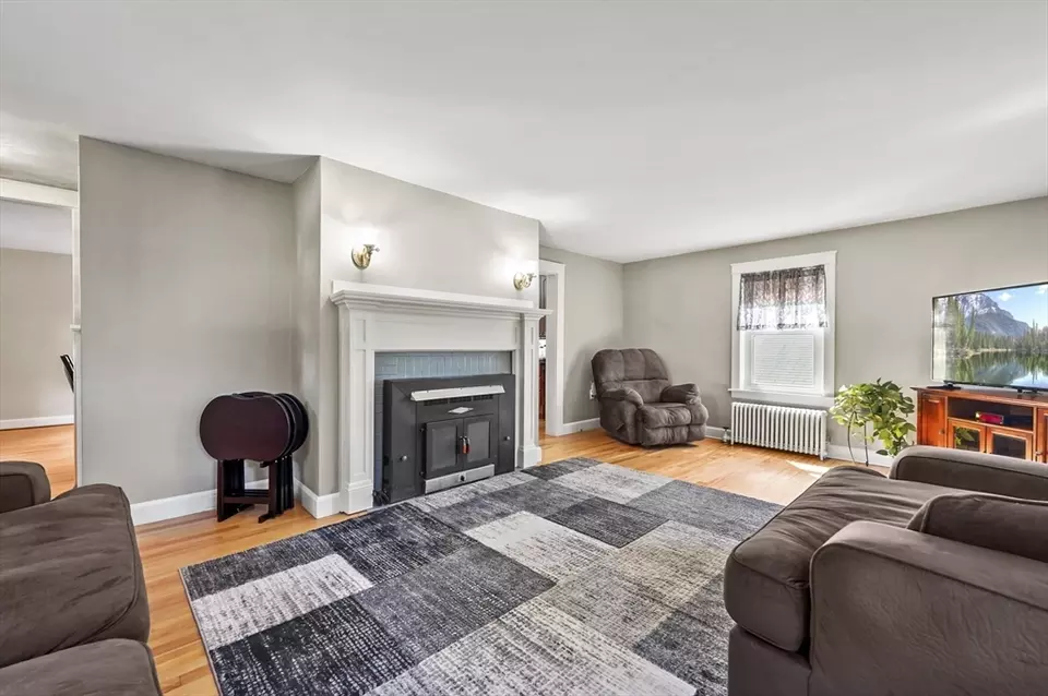 Living - 48 Appleton Rd, Auburn, MA 01501 photo 2 of 3