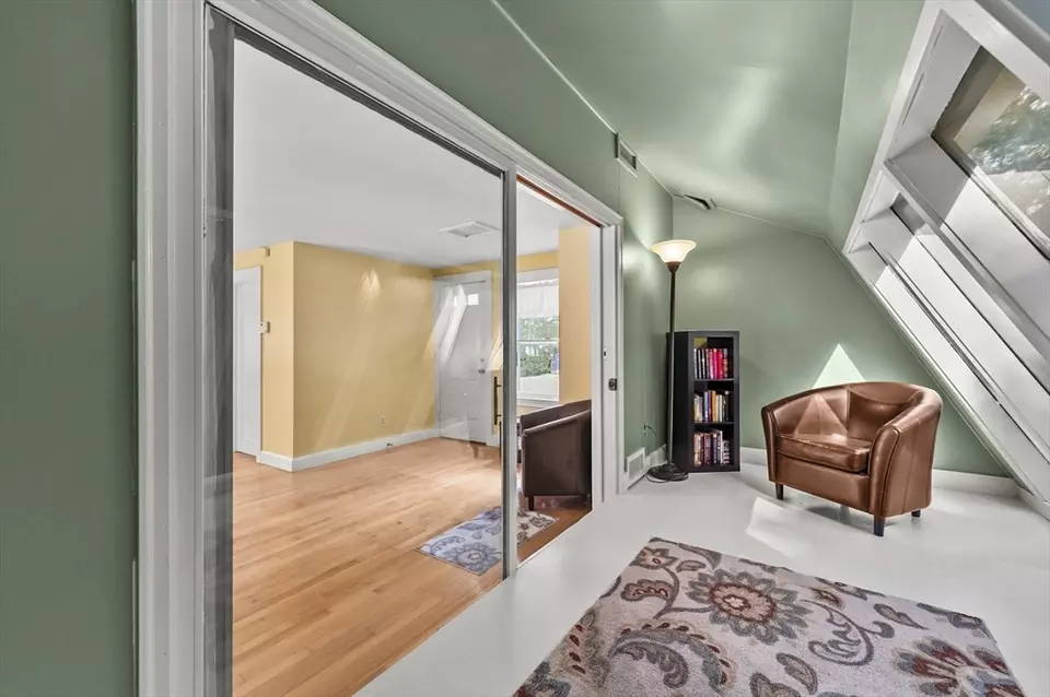 Entry Way - 48 Appleton Rd, Auburn, MA 01501 photo 2 of 2