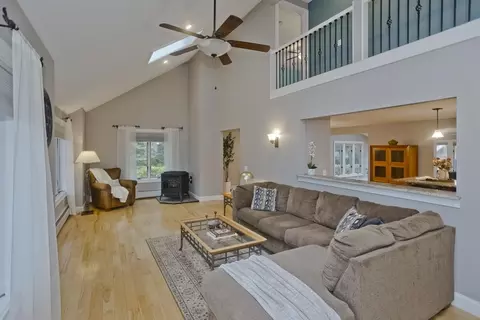 6 Ashley Cir, Easthampton, MA 01027 photo 2