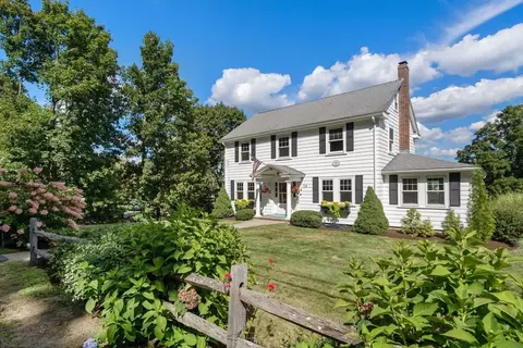 19 Main St, Dover, MA 02030