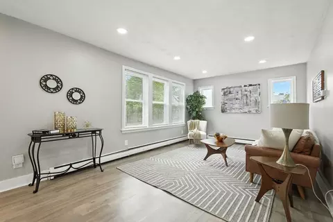 77 Coleman St, Springfield, MA 01109 photo 5