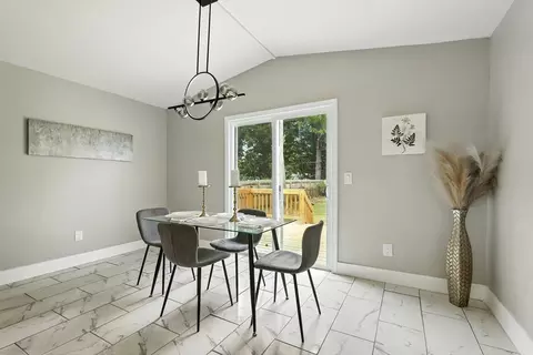 77 Coleman St, Springfield, MA 01109 photo 9