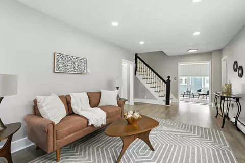 77 Coleman St, Springfield, MA 01109 photo 2