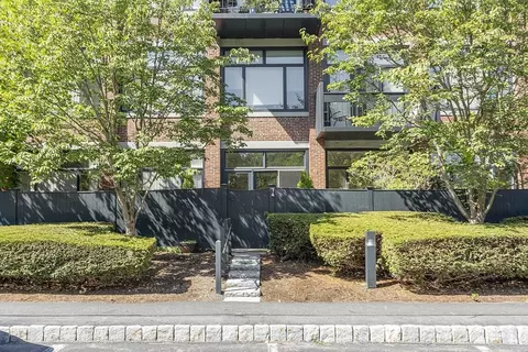 100 Keyes Rd #223, Concord, MA 01742