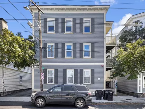 131 Derby St #3R, Salem, MA 01970