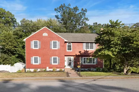 12 Thomas Rd, Lynnfield, MA 01940