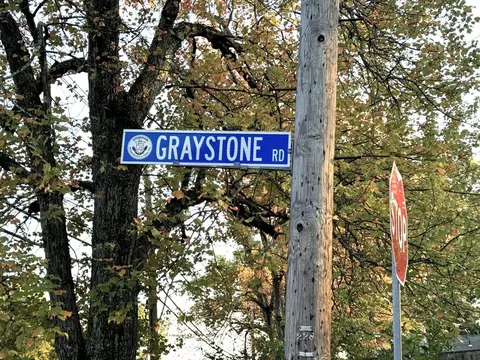 5 Graystone Rd, Stoneham, MA 02180