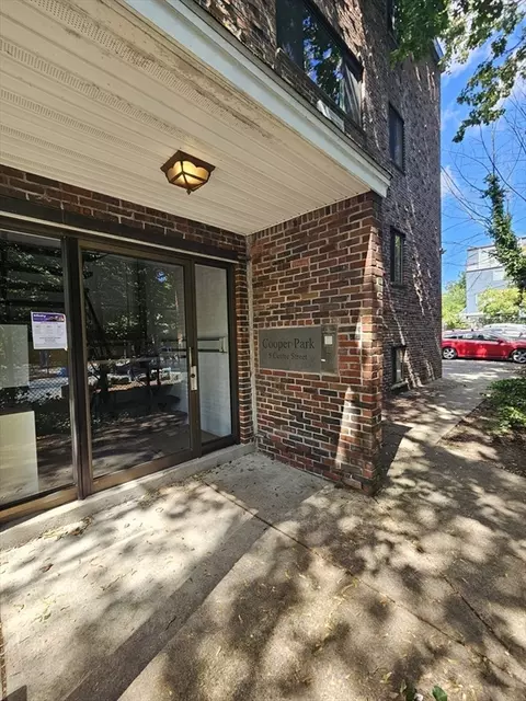 5 Centre St #32, Cambridge, MA 02139