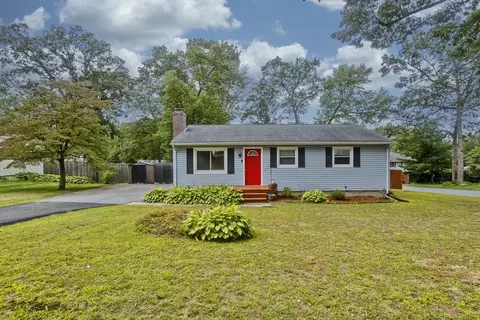 90 Feltham Rd, Springfield, MA 01118