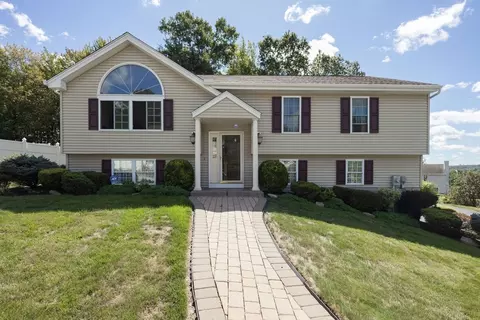 74 Moreland Green Dr, Worcester, MA 01609