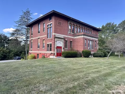 1098 Stafford St #5, Rochdale, MA 01542