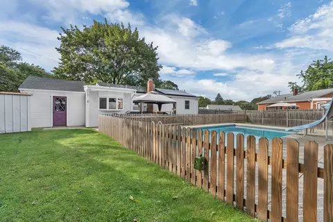 32 Wade Rd, Woonsocket, RI 02895 photo 4