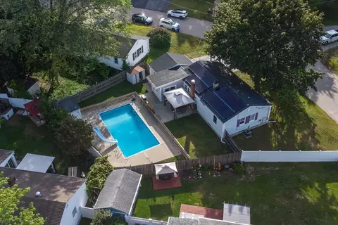32 Wade Rd, Woonsocket, RI 02895 photo 9
