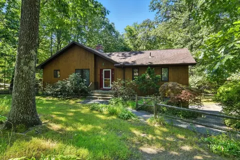 148 Wildflower Dr, Amherst, MA 01002
