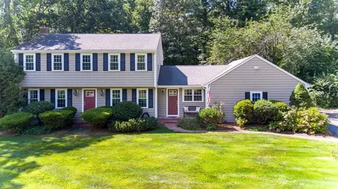9 Oak Ridge Dr, Easton, MA 02356