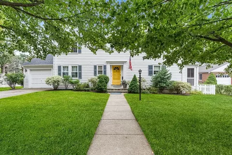 4 Oakland Cir, Winchester, MA 01890