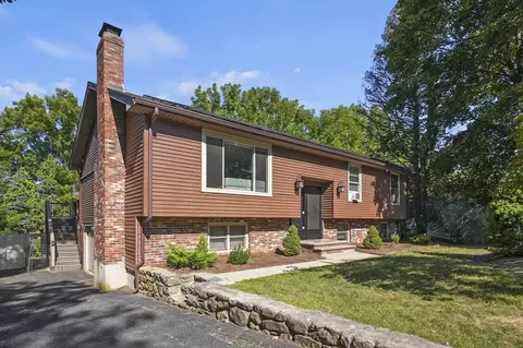 97 Cook Ln, Marlborough, MA 01752