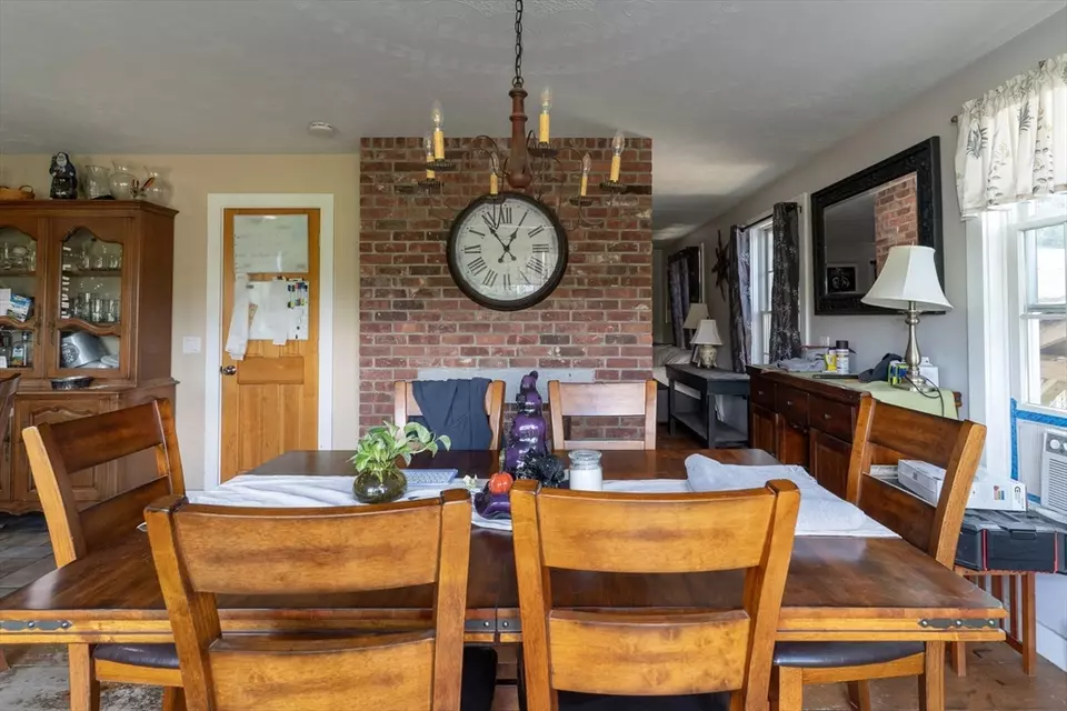 Dining - 157 School St, North Brookfield, MA 01535 photo 1 of 3