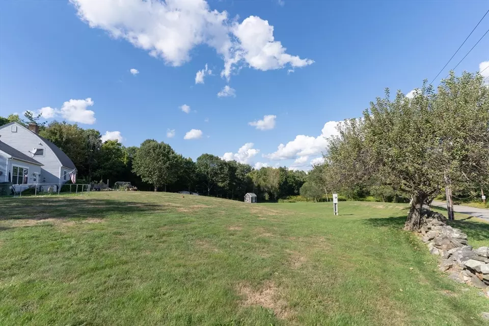 Exterior - 157 School St, North Brookfield, MA 01535 photo 5 of 6