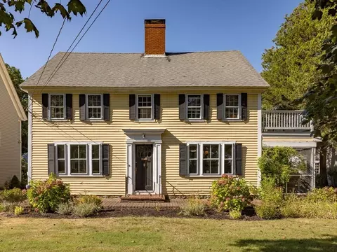 394 Main St, Amesbury, MA 01913