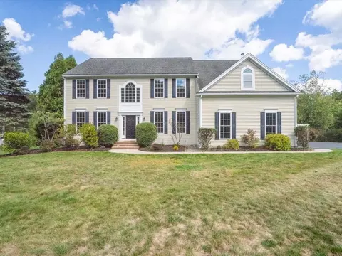 11 Whirty Cir, Hopkinton, MA 01748
